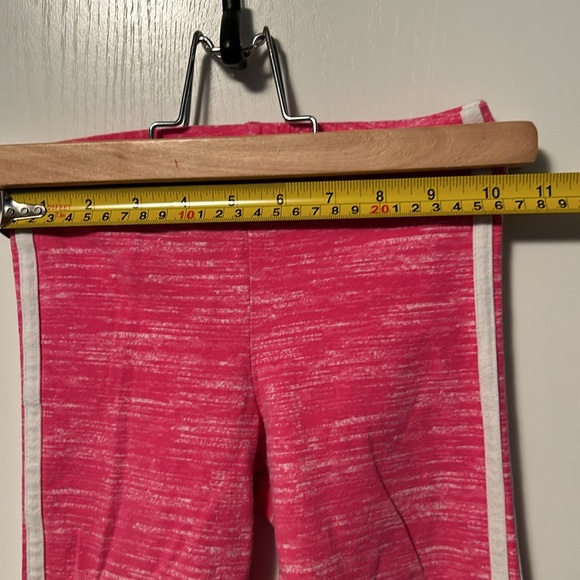 👧Girls Leggings. Size M Stretch. 14.5” Inseam. Old Navy. Stain on one knee. - Picture 5 of 6